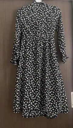 花柄ワンピース　長袖膝丈