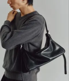 EMBOSSED SOFT GLOW SHOULDER BAG ウィム　リドムのサムネイル