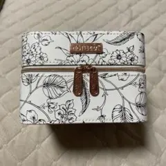 doTERRA ドテラバニティ 花柄 オイル収納ポーチ 仕切り付き - メルカリ