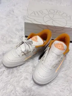 未使用　NIKE AIR JORDAN 2 LOW Melon Tintのサムネイル