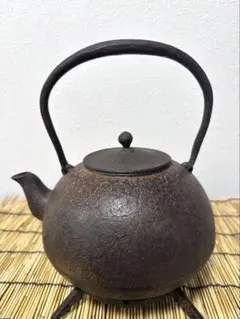 保管状態良好　古作鉄瓶　南部釜師　定哉造　南部鉄瓶　南部鉄器　鉄瓶のサムネイル