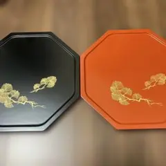 【未使用品】　平安像彦の八角盆 2枚セット 松蒔絵 黒 朱 漆器 未使用品】 平安像彦の八角盆 2枚セット 松蒔絵 黒 朱 漆器 - メルカリ