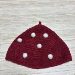赤色ポンポン付き三角形帽子