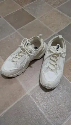 【kirari☆様専用】NIKE DD9682-100