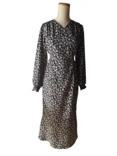 nairo花柄ロングワンピース 長袖 Vネック新品　フェミニン　Sサイズ　黒