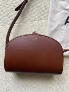 超美品 ほぼ未使用 APCハーフムーン ミニショルダーバッグ