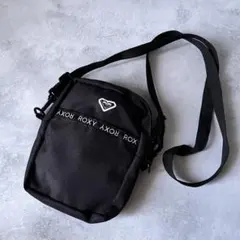 未使用級✨ロキシー　ショルダーバッグ　サコッシュ　ナイロン　ブラックのサムネイル