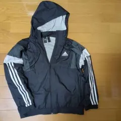adidas フード付きウィンドブレーカー 黒/白 150cm