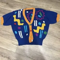 カラフルな幾何学模様ニットカーディガン