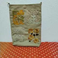 クリスマスセール〜12/26！　ベージュ刺繍ショルダーバッグ