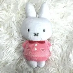 タイトーくじ　miffy ミッフィー　D賞　マスコットバッジ　ふわふわのお洋服