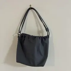 おかエリ様　POIK ドローストリングショルダーバッグ　グレーのサムネイル