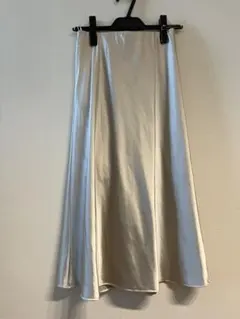 GUシルバーサテン フレアロングスカート