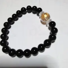 水晶とオニキスのブレスレット 女性用です。 水晶玉は馬の 金の刻印あり