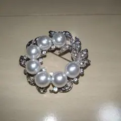 【未使用】パール調 フラワーブローチ ラインストーン　卒園 卒業 入園 入学式