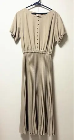 ehka sopo ベージュ 半袖 ロングワンピース　プリーツ　おしゃれ着