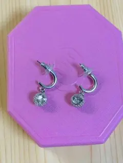 スワロフスキー　Swarovski ピアス