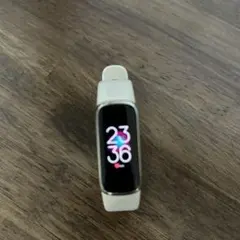 fitbit フィットビットホワイト スマートウォッチ 本体