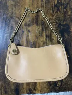 ベージュ レザー クラッチバッグ