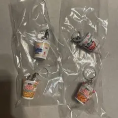 ガチャガチャ　日清　カップヌードル　めじるしアクセサリー　シーフード　チリトマト