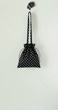 689きんちゃくミニトートバッグマチなし　黒に約7㍉の白の水玉2　ハンドメイド