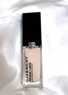 GIVENCHY プリズムリーブル グロウ セラム ファンデーション 0.5Cのサムネイル
