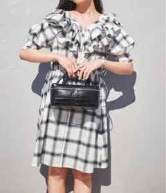 最終値下げ Lily brown フリルデザインミニワンピース