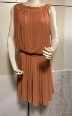 謝恩会テラコッタ色プリーツノースリーブ ワンピース