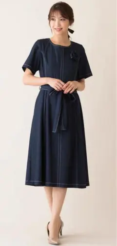 ローズティアラ　おとなデニムコサージュ付きワンピース （ダークブルー）42