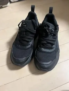 PUMAスポーツシューズ