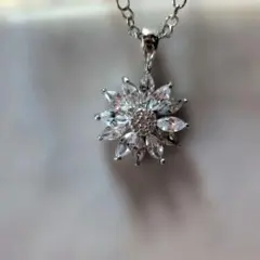 フラワーモチーフ キュービックジルコニア ネックレス