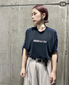 TRANOI.Hot Girl ロゴ 半袖Tシャツ ブラックのサムネイル