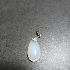 オパール涙型ペンダント　ペンダントのみ　アンティーク