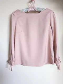 〔tocco class〕ピンク 長袖ボートネックブラウス 袖リボン付き