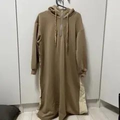 値引き　今からの時期に　フード付きベージュロングワンピース　M
