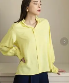 オペークドットクリップ　イエローフリルネックブラウス Mサイズ