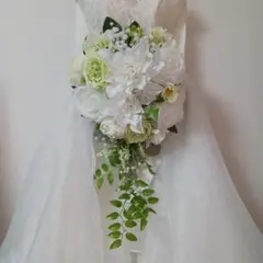 キャスケードブーケ　アーティシャルフラワーブーケブートニア