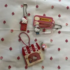 サンリオ　おこさまスプーン&フォーク　アクリルチャーム　ハローキティ　スイマー