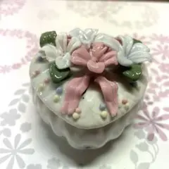 ハート型花装飾陶器小物入れ