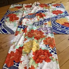 正絹　中振袖 未仕立て 豪華花柄 波模様！