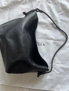 Massimo Dutti 羊革 本革 レザー ショルダーバッグ 海外購入 Massimo Dutti 羊革 本革 レザー ショルダーバッグ 海外購入 - メルカリ
