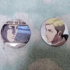 エルヴィン 進撃の巨人 カラオケの鉄人 グリッター＆トレーディング缶バッジセット