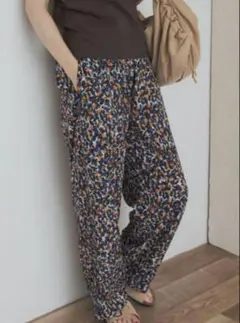 アーバンリサーチドアーズ フラワープリントドライタッチリラックスパンツ