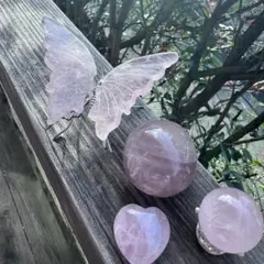 ローズクォーツのセット　蝶々の置物・スフィア・パーム