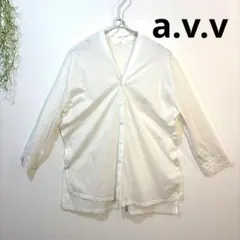 a•v•v ホワイト Vネック ロングスリーブ シャツのサムネイル