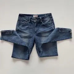 Item thumbnail for item a0ad17a4-6cd4-4a69-979a-3bb7bce93c9e