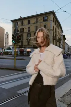 ZARAザラ ブークレットニットカーディガン 白 ホワイト M ファーコート ZARAザラ ブークレットニットカーディガン 白 ホワイト S ファーコート