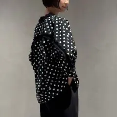 美品 25SS ユナイテッドアローズ タック フリルVネック シャツ - メルカリ