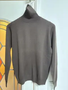 ダークブラウン タートルネックニット