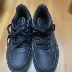 adidas スニーカー ブラック　メンズ コートブロック NKG81